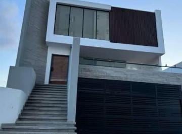 Casa · 280m² · 3 Recámaras · 2 Estacionamientos · Casa en Playas del Conchal