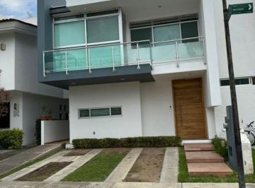 Casa en condominio · 197m² · 4 Recámaras · 2 Estacionamientos · Casa en Renta Amueblada en Nueva Galicia