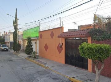 Casa de 3 habitaciones, Nezahualcóyotl · Casa en Remate Ubicada en Nezahualcóyotl Edo Méx.