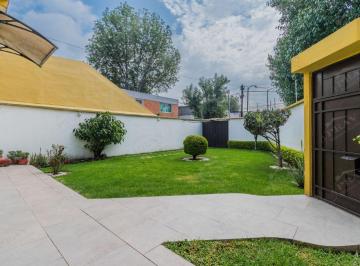 Casa de 3 habitaciones, Naucalpan de Juárez · Exclusiva Residencia en Jardines de San Mateo: Diseño Elegante y Espacios Perfectos Para Disfrutar.