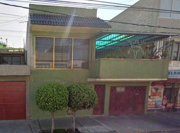 Casa de 3 habitaciones, Nezahualcóyotl · Casa en Remate Ubicada en Col. Metropolitana 2da Sección, Cdad. Nezahualcóyotl