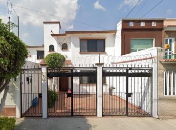 Casa de 3 habitaciones, Nezahualcóyotl · Casa en Remate Ubicada en Cdad. Nezahualcóyotl, México