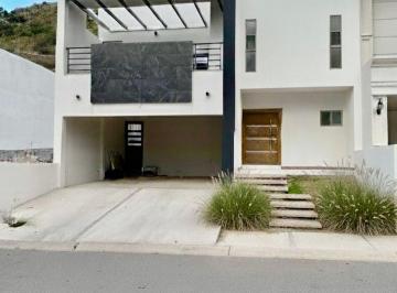 Casa de 3 habitaciones, Chihuahua · Residencia en Venta Bosque Real Recamara en Planta Baja