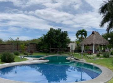Casa en condominio · 74m² · 3 Recámaras · 1 Estacionamiento · Venta de Casa en Condominio con Alberca, Santa Fe, Xochitepec