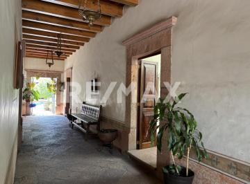 Casa · 634m² · 4 Recámaras · 3 Estacionamientos · Casa en El Centro de Queretaro en Venta - (4)