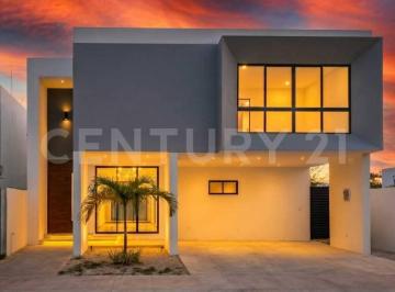 Casa · 266m² · 3 Recámaras · 2 Estacionamientos · Casa en Venta en Conkal, Mérida, Yucatán