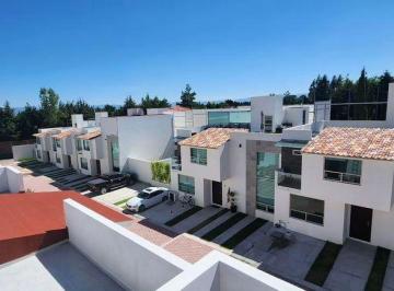 Casa · 230m² · 3 Recámaras · 5 Estacionamientos · Casa en Venta Nueva, Cacalomacan