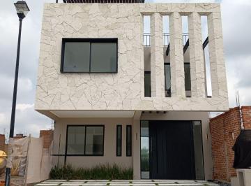 Casa en condominio de 4 habitaciones, Querétaro · Casa de Diseño Único en Mirador del Campanario Querétaro ¡3 Niveles, 5.5 Baños, Jardín, Roof Garden!