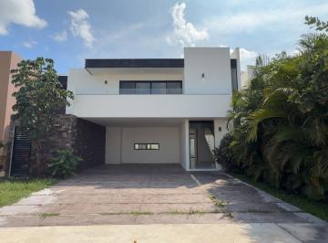 Casa · 410m² · 4 Recámaras · 4 Estacionamientos · Venta de Casa en Privada Natura Cholul Mérida Yucatán
