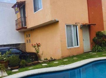 Casa de 4 habitaciones, Cuernavaca · Se Vende Casa en Tulipanes