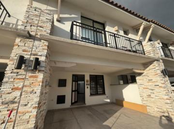 Casa · 3 Recámaras · 2 Estacionamientos · Casa - Fraccionamiento Sacromonte