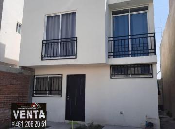 Casa de 4 habitaciones, Celaya · Venta de Casa en Fraccionamiento Los Pirules