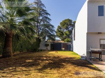 Casa · 427m² · 4 Recámaras · 2 Estacionamientos · Casa en Venta en Lomas del Santuario