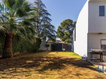 Casa · 427m² · 4 Recámaras · 2 Estacionamientos · Casa en Venta en Lomas del Santuario