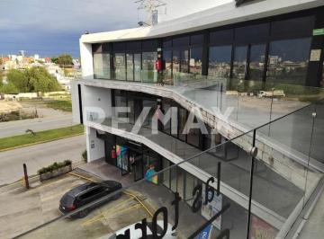 Local comercial · 45m² · 30 Estacionamientos · Local de Renta - (4)