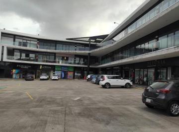 Local comercial · 45m² · 30 Estacionamientos · Local de Renta - (4)