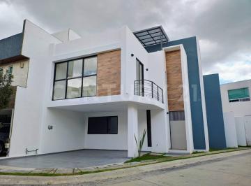 Casa · 244m² · 3 Recámaras · 2 Estacionamientos · Casa en Venta en Parque Yucatán, Lomas de Angelópolis, Puebla