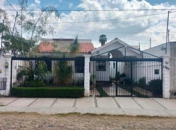 Casa · 261m² · 4 Recámaras · 2 Estacionamientos · Casa en Venta Fraccionamiento Loma Verde Cercana a Los Outlets Mulsa