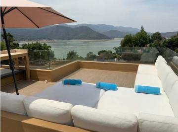 Casa en condominio · 270m² · 4 Recámaras · 3 Estacionamientos · Casa en Condominio en Valle de Bravo con Vista Al Lago