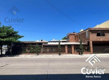 Casa · 520m² · 4 Recámaras · 4 Estacionamientos · Casa en Ampliacion Unidad Nacional (Ampliación)