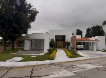 Casa de 3 habitaciones, Tlajomulco de Zúñiga · Casa en Venta en Club de Golf Santa Anita, Moderna, de un Piso