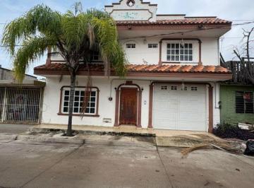 Casa · 326m² · 7 Recámaras · 2 Estacionamientos · Casa en Venta en Constitucion, Mazatlan, Sinaloa