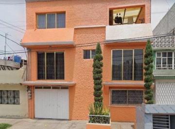 Casa de 4 habitaciones, Nezahualcóyotl · Casa en Remate Ubicada en Metropolitana, Nezahualcóyotl