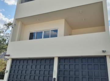 Casa · 392m² · 3 Recámaras · 2 Estacionamientos · Casa en Venta en Cumbres, Monterrey, Nuevo León