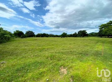 Terreno / Lote · 230000m² · Terreno en Venta, 23,000 m². Excelente Ubicación, Interconectada con Autopista Jala - Pto. Vallarta