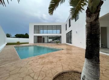 Casa en condominio de 4 habitaciones, Mérida · Casa con 810 m² de Terreno y 4 Recámaras en Venta, Sierra Papacal
