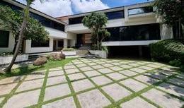 Casa · 1100m² · 5 Recámaras · 14 Estacionamientos · Casa en Renta o Venta en Club de Golf Tabachines