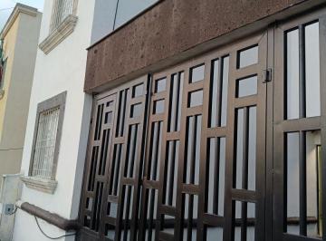 Casa de 3 habitaciones, Saltillo · Excelente Casa en Esquina! en Bulevard con Recámara en Planta Baja! Aceptamos Crédito Infonavit