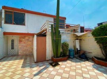 Casa · 298m² · 6 Recámaras · Casa en Jardín Balbuena
