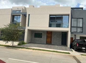 Casa en condominio de 3 habitaciones, Zapopan · Residencia de Lujo, Amenidadescasa Club, Areas Jardinadas, Juegos Infantiles, Cancha Multiusos