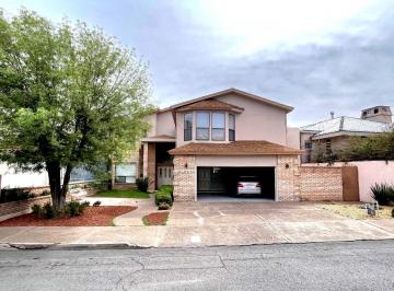 Casa de 3 habitaciones, Chihuahua · Casa en Venta C:489 m² Club Campestre de Chih $16.2 Mill C/ Vista Al Campo de Golf