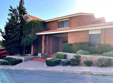 Casa de 4 habitaciones, Chihuahua · Casa en Venta C:840 m² Club Campestre de Chih $18 Millones