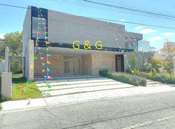 Casa de 4 habitaciones, Pachuca · Casa en Venta Club de Golf Pachuca