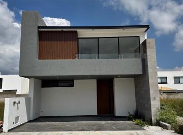 Casa · 224m² · 3 Recámaras · 2 Estacionamientos · Casa en Venta Loma Alta, León, Guanajuato