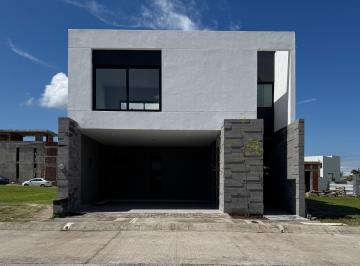 Casa · 225m² · 3 Recámaras · 2 Estacionamientos · Casa con Roof Top en Venta en Punto Lomas