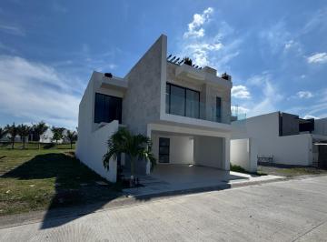Casa · 283m² · 4 Recámaras · 2 Estacionamientos · Casa con 4 Hab. en Blvd Principal en Venta Punto Lomas