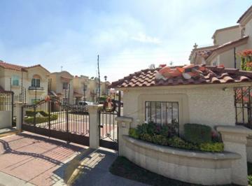 Casa de 4 habitaciones, Cuautitlán Izcalli · Venta de Casa en Urbi Quinta Montecarlo Bosques de La Hacienda Cuautitlan. Recuperacion Bancaria