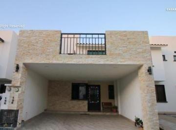 Casa de 3 habitaciones, León · Venta de Casa en La Yesca con Terraza en La Yesca