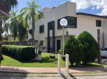 Casa · 490m² · 4 Recámaras · Casa en Venta en Playa Magna