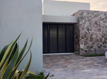 Casa · 320m² · 3 Recámaras · 4 Estacionamientos · Casa en Venta en La Campiña del Bosque León Guanajuato