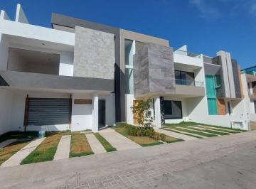 Casa de 3 habitaciones, Pachuca · Casa con 250 m² en 3 Niveles 3 Recámaras en Venta en La Herradura