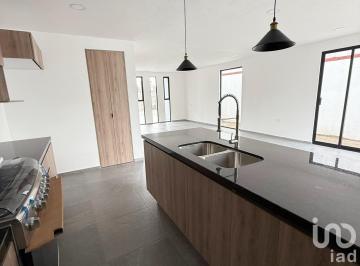 Casa · 161m² · 3 Recámaras · 2 Estacionamientos · Residencia Moderna en Tlaxcalancingo, Gran Plusvalía Casa Nueva
