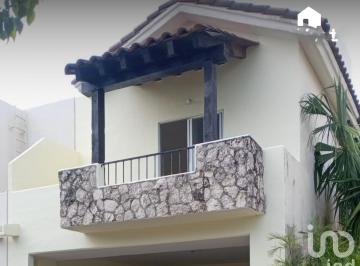Casa · 60m² · 3 Recámaras · 2 Estacionamientos · Hermosa Casa de 2 Niveles Dentro de Fraccionamiento en Playa del Carmen, Quintana Roo