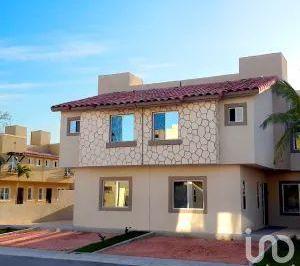 Casa · 118m² · 3 Recámaras · 2 Estacionamientos · Casa en Venta de 3 Recamaras Al Sur de Cancún, Q. Roo.