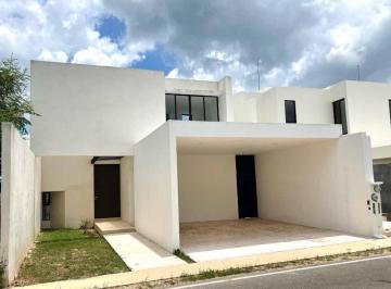 Casa en condominio · 250m² · 3 Recámaras · 2 Estacionamientos · Casa en Venta en Cholul Yucatan