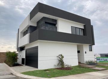 Casa · 246m² · 3 Recámaras · 2 Estacionamientos · Casa en Venta con Alberca en Punta Tiburón